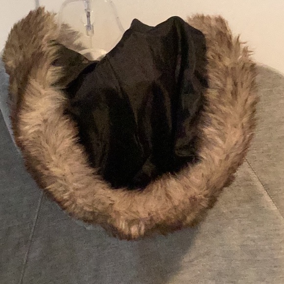 New Max Studio Cape with Hood - Picture 5 of 6